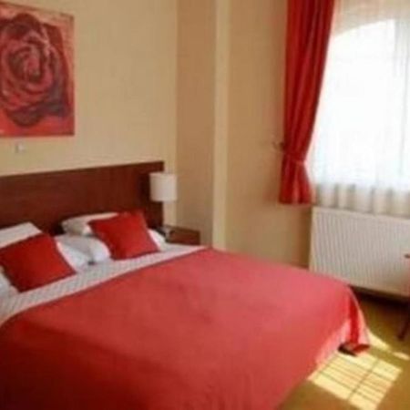 Staff House Bed & Breakfast Mestecǎneşti Exterior foto