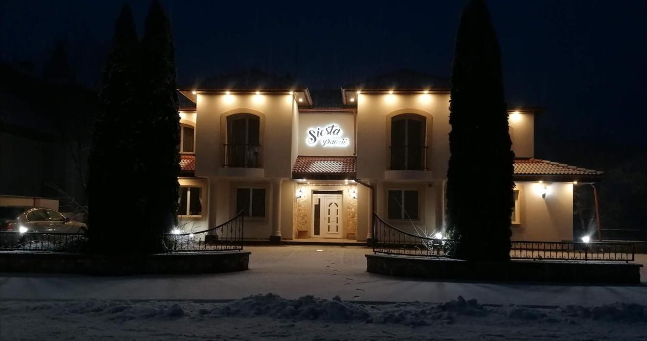 Staff House Bed & Breakfast Mestecǎneşti Exterior foto