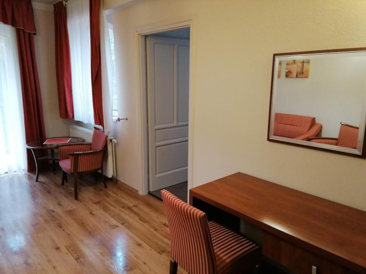 Staff House Bed & Breakfast Mestecǎneşti Exterior foto