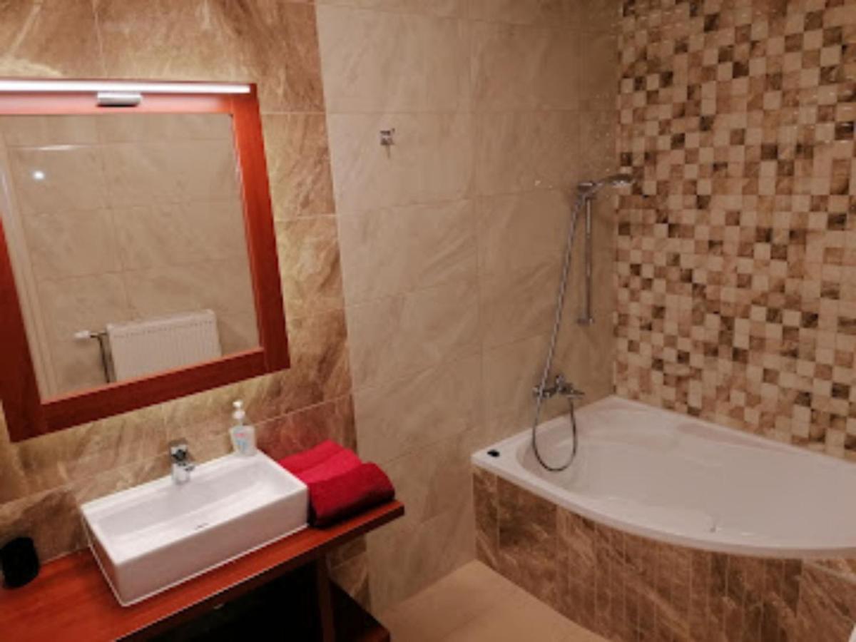Staff House Bed & Breakfast Mestecǎneşti Exterior foto