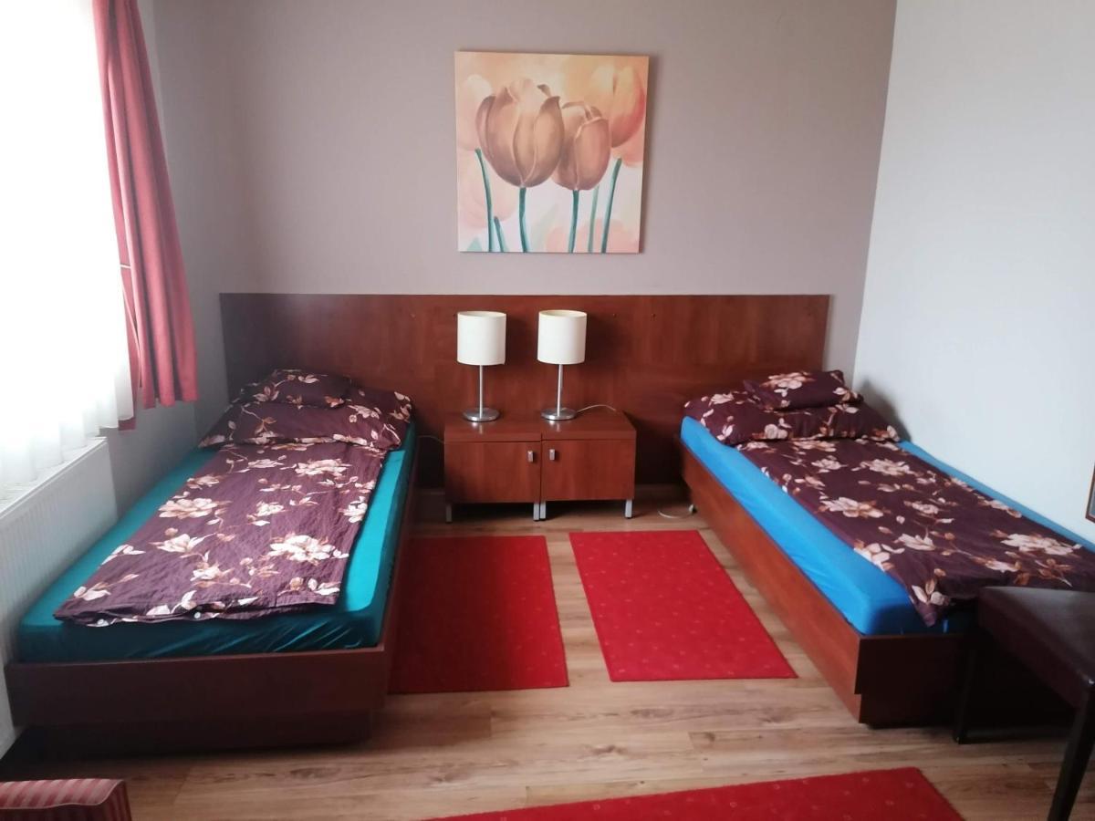Staff House Bed & Breakfast Mestecǎneşti Exterior foto